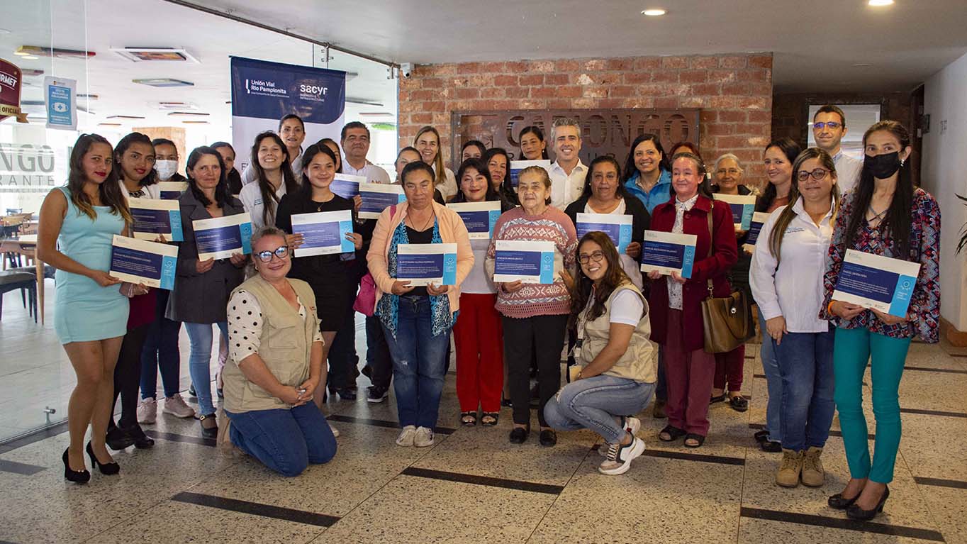 Fundación Sacyr y Ayuda en Acción entregan capital semilla a mujeres empresarias en Pamplona, Norte de Santander